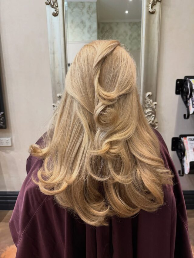 Bouncy, glossy & full of life ✨
The kind of blow-dry that deserves plans after.

📍 Castle Towers, Castle Hill

#CastleHillHairdresser #BlowDryCastleHill #SanctuaryForHair #HillsDistrictHair #LuxuryHairSalon